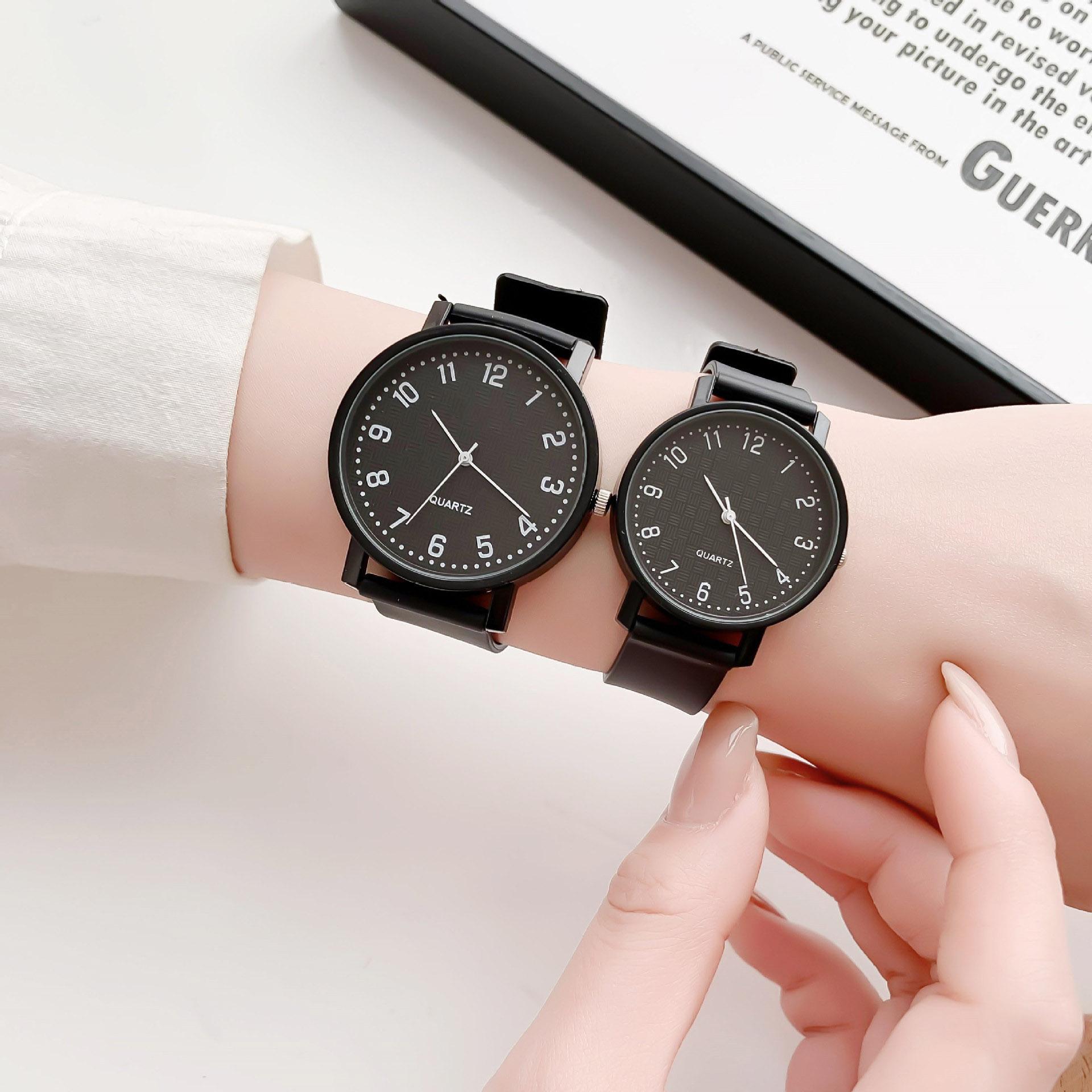 Eenvoudige zwarte horloge quar - Silicone Band Women recensie en prijs